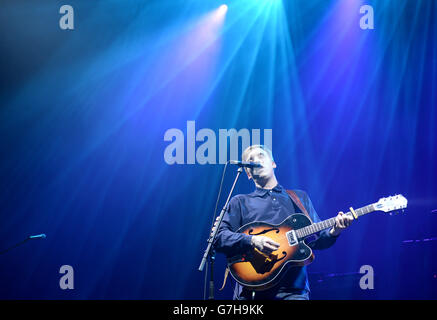 George Ezra tritt im Winter Wonderland 2014 von XFM im O2 Apollo Manchester auf. Stockfoto