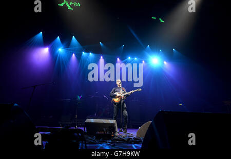 Xfm Winter Wonderland - Manchester. George Ezra tritt im Winter Wonderland 2014 von XFM im O2 Apollo Manchester auf. Stockfoto