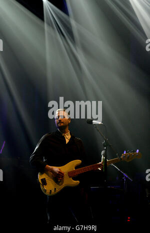 Hayden Thorpe of Wild Beasts tritt im Winter Wonderland 2014 von XFM im O2 Apollo Manchester auf. Stockfoto