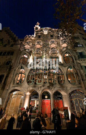 Architekten Sie Casa Batlò, 1904, Anton Gaudì, in der Nacht, Eixample, Barcelona, Spanien, Europa Stockfoto