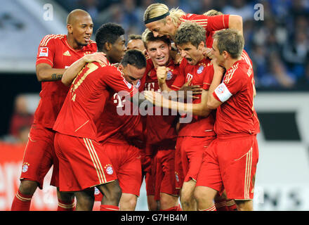 FC Bayern feiert nach der 0:2 Tor von Thomas Mueller, Bundesliga, Deutsche Bundesliga, FC Schalke 04 - FC Bayern München Stockfoto