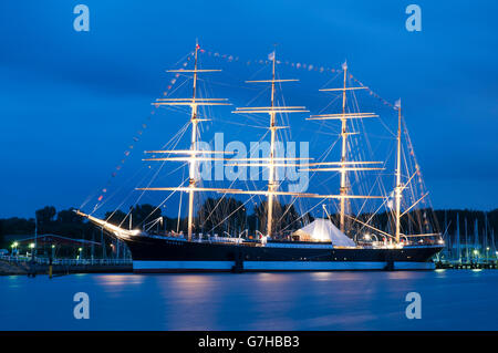 Beleuchtete Stahl Viermastbark Passat Priwall Quay, Großsegler, Segeln Schiff, Travemünde, Ostsee Stockfoto