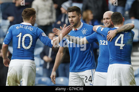 Nicky Law der Rangers feiert sein zweites Tor mit den Teamkollegen Lewis Macleod, Darren McGregor und Fraser Aird während des William Hill Scottish Cup Fourth Round Spiels in Ibrox, Glasgow. Stockfoto