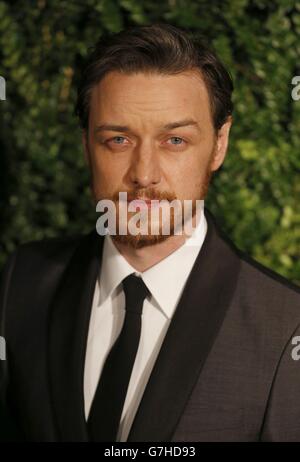 James McAvoy kommt bei den 60. London Evening Standard Theatre Awards im Londoner Palladium im Zentrum von London an. Stockfoto