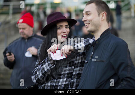 Pferderennen Sie - Prickeln Creek Freitag - Sandown Park Stockfoto