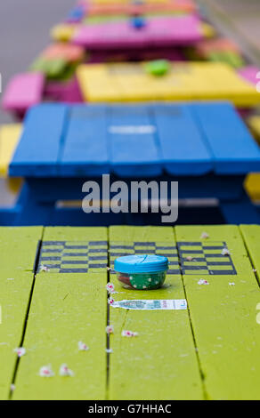 Checker-Boards auf Picknick-Tische auf Victoria-Zeile in der Innenstadt von Charlottetown, Prince Edward Island, Kanada eingerichtet. Stockfoto