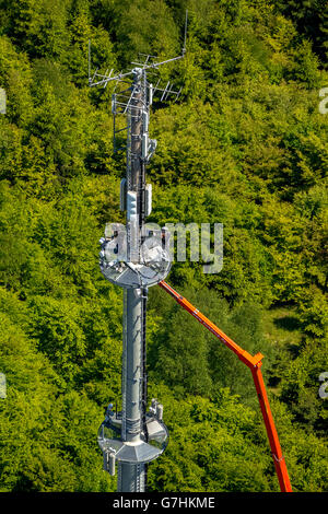 Luftaufnahme, arbeitet an einem Sendemast, Antennen, Funkantennen, Mobilfunkantennen, Mast Bad Laasphe, Antenne radio Stockfoto