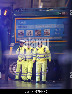 EDS BEACHTEN Sie die Szene auf Glasgow George Square, nachdem es verstanden wird, ein Müllwagen in eine Gruppe von Fußgängern abgestürzt. Stockfoto