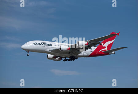 Quants Airbus 380-841 serielle Reg VH-OQB Ankunft über Heathrow Airport London, UK.  SCO 10.454. Stockfoto