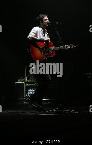 Frank Carter spielt live im XFM Winter Wonderland an der O2 Academy in Brixton, London. DRÜCKEN Sie VERBANDSFOTO. Bilddatum: Mittwoch, 17. Dezember 2014. Siehe PA Story SHOWBIZ XFM. Bildnachweis sollte lauten: Jonathan Brady / PA Wire Stockfoto