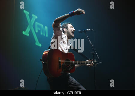 Frank Carter spielt live im XFM Winter Wonderland an der O2 Academy in Brixton, London. DRÜCKEN Sie VERBANDSFOTO. Bilddatum: Mittwoch, 17. Dezember 2014. Siehe PA Story SHOWBIZ XFM. Bildnachweis sollte lauten: Jonathan Brady / PA Wire Stockfoto