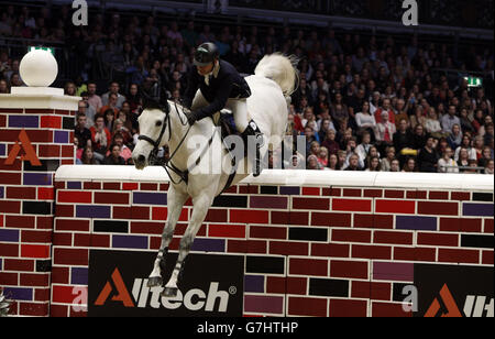 Pferdesport - 2014 Olympia London International Horse Show - Tag drei - Olympia Exhibition Centre Stockfoto