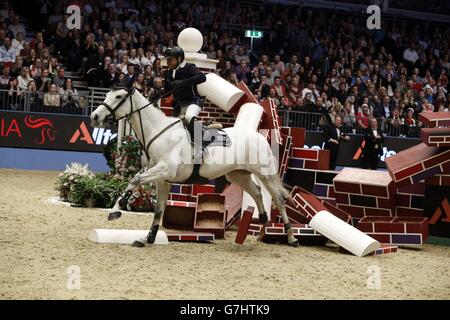 Pferdesport - 2014 Olympia London International Horse Show - Tag drei - Olympia Exhibition Centre Stockfoto