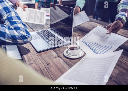 Business-Mann immer Mehrarbeit Frist Konzept Stockfoto