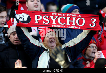 Fußball - Sky Bet Championship - Nottingham Forest gegen Sheffield Mittwoch - City Ground. Ein Nottingham Forest Fan zeigt ihre Unterstützung für Manager Stuart Pearce Stockfoto