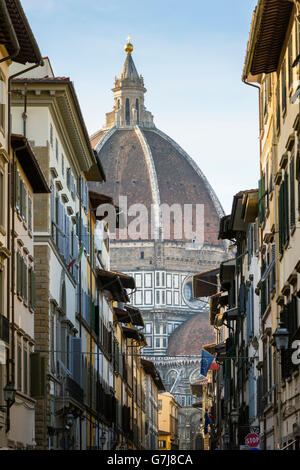 Florenz. Italien. Brunelleschis Kuppel der Basilika von Santa Maria del Fiore dominiert die Stadt. Stockfoto