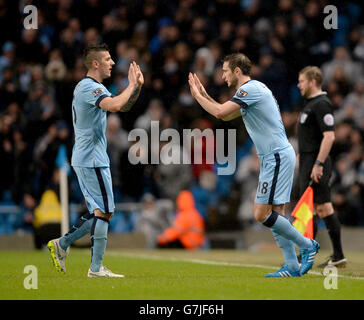 Frank Lampard von Manchester City tritt beim Spiel der Barclays Premier League im Etihad Stadium in Manchester als Ersatz für Stevan Jovetic von Manchester City auf. Stockfoto