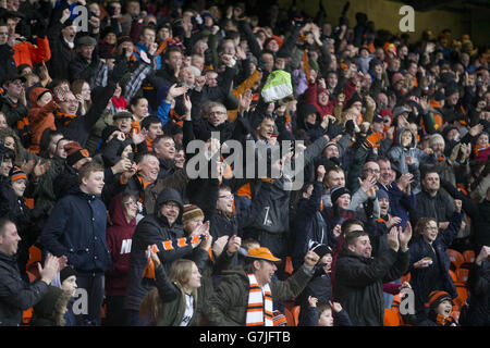 Soccer - Scottish Premiership - Dundee United / Dundee - Tannadice Park. Die Fans von Dundee United feiern während des Spiels der schottischen Premiership im Tannadice Park, Dundee. Stockfoto