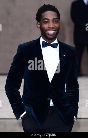 Tinie Tapah kommt zur Burberry Prorsum Show, Teil der British Fashion Council London Collections: Men Herbst/Winter 15, in Kensington Gardens, London. DRÜCKEN Sie VERBANDSFOTO. Bilddatum: 12/01/2015. Siehe PA Story CONSUMER Fashion. Bildnachweis sollte lauten: Ian West/PA Wire Stockfoto