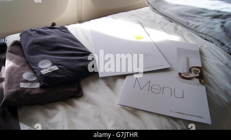 FRANKFURT - SEPTEMBER 2014: First Class Amenity Kit Stockfoto