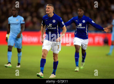 Fußball - Barclays Premier League - Leicester City / Manchester City - King Power Stadium. Paul Konchesky von Leicester City schreit während des Spiels der Barclays Premier League im King Power Stadium, Leicester, auf den Linienmann. Stockfoto