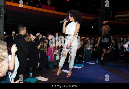 Neon Dschungel führen am Nottingham City Council und Capital FM Stockfoto