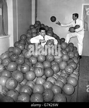 Fußball - Fußball-Fertigung - London Stockfoto