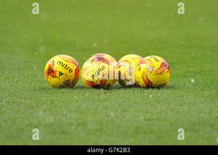 Fußball - Sky Bet Championship - Leeds United / Birmingham City - Elland Road. Eine allgemeine Ansicht der Mitre-Spielbälle Stockfoto