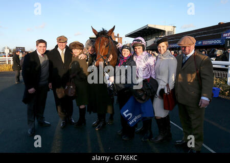 Pferderennen Sie - Betfred Klassiker Chase Tag - Warwick Rennbahn Stockfoto