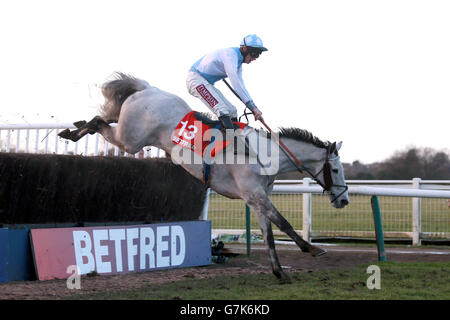 Pferderennen Sie - Betfred Klassiker Chase Tag - Warwick Rennbahn Stockfoto