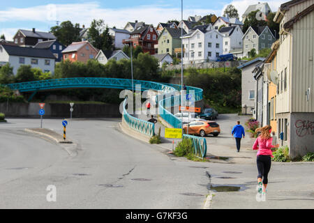 Mädchen auf einem morgendlichen Jogging in Tromsø, Norwegen. Stockfoto