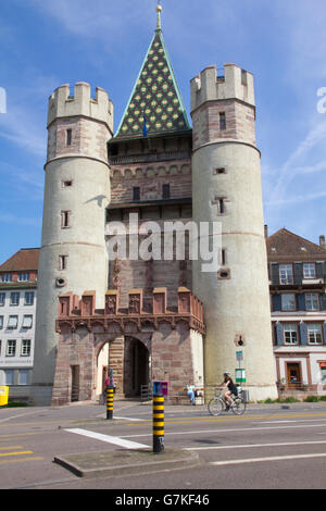 Einer der nur drei mittelalterlichen Stadttoren noch stehend, das Spalentor oder Spalen Tor ist eines der berühmtesten Wahrzeichen Basels Stockfoto