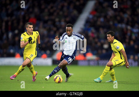 West Bromwich Albions SaidoBerahino kommt während des Spiels der Barclays Premier League im Hawthornes, Birmingham, zwischen Erik Lamela (links) von Tottenham Hotspur und Paulino (rechts). Stockfoto