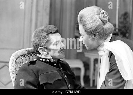 Theater - der Tanz des Todes - Lewis Jones und Geraldine McEwan - Leeds Grand Theatre Stockfoto