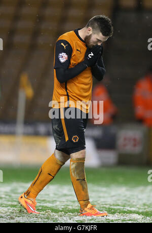 Fußball - FA Cup - Dritte Runde - Replay - Wolverhampton Wanderers gegen Fulham - Molineux. Matt Doherty von Wolverhampton Wanderers rügt seine verpasste Strafe beim Schießen Stockfoto