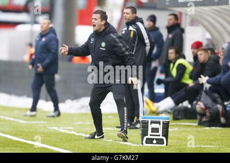 Celtic Manager Ronny Deila während des Spiels der schottischen Premiership im New Douglas Park, Hamilton. Stockfoto