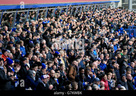 Fußball - FA Cup - vierte Runde - Birmingham City / West Bromwich Albion - St Andrews. Eine allgemeine Ansicht unterstützt in der Menge von St Andrews, Birmingham. Stockfoto