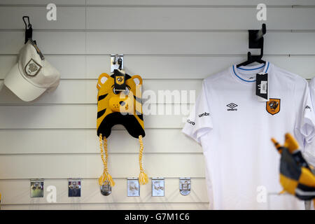 Hull City-Merchandise zum Verkauf im Club-Shop bei Das KC Stadium Stockfoto