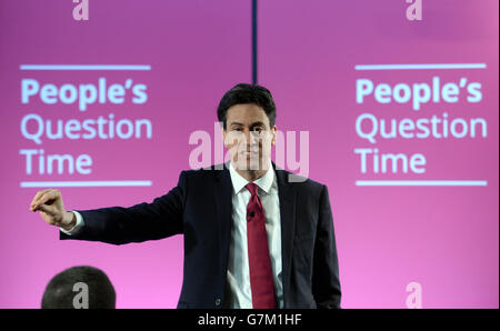 Ed Miliband hält Fragestunde am Plymouth Argyle FC in Plymouth. Stockfoto