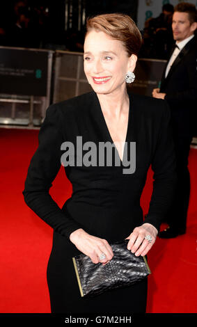 Kristin Scott Thomas nimmt an den EE British Academy Film Awards im Royal Opera House, Bow Street in London Teil. DRÜCKEN SIE VERBANDSFOTO. Bilddatum: Sonntag, 8. Februar 2015. Siehe PA Story SHOWBIZ BAFTA. Der Bildnachweis sollte lauten: Dominic Lipinski/PA Wire Stockfoto