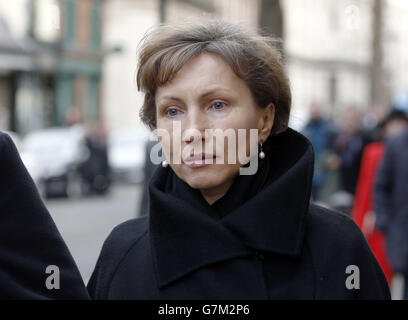 Marina Litvinenko vor den Royal Courts of Justice, London, wo die lang erwartete öffentliche Untersuchung über den Tod des vergifteten Spions Alexander Litwinenko endlich eröffnet wird, mehr als acht Jahre nach seinem Tod. Stockfoto