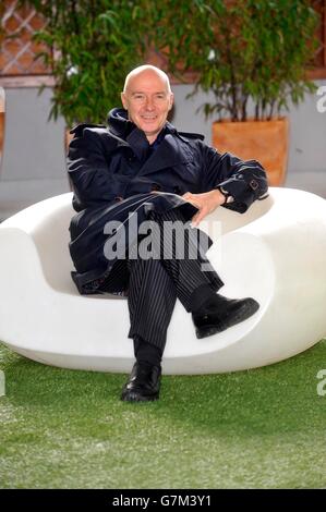 Midge Ure Pose Förderung hier & jetzt 10. Jubiläums-Tour Stockfoto