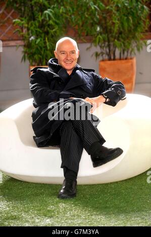 Midge Ure Pose Förderung hier & jetzt 10. Jubiläums-Tour Stockfoto