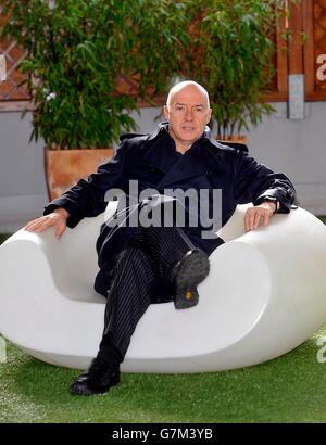 Midge Ure Pose Förderung hier & jetzt 10. Jubiläums-Tour Stockfoto