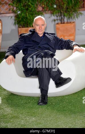 Midge Ure Pose Förderung hier & jetzt 10. Jubiläums-Tour Stockfoto