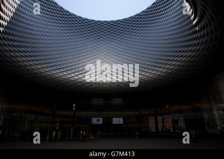 Die neue Messe Basel Haus- und Messe ist eine der neueren Wahrzeichen der Stadt. Stockfoto