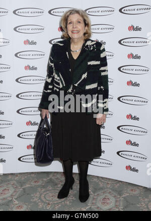 Anne Reid kommt zu den Oldie of the Year Awards, bei Simpsons in The Strand, London. Stockfoto