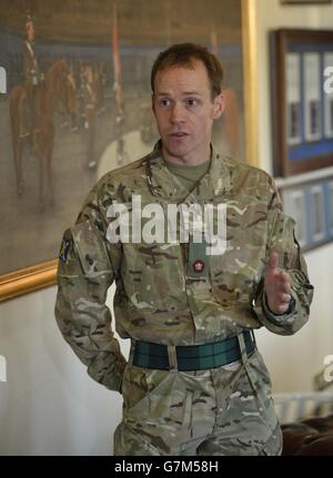 Major Nick Colquhoun von den Royal Scots Borderers, 1. Bataillon, die ersten britischen Soldaten, die im Kampf gegen Ebola nach Sierra Leone entsandt wurden, sind nun zu ihrem Regiment und ihren Familien in die Palace Barracks in Holywood zurückgekehrt. Stockfoto