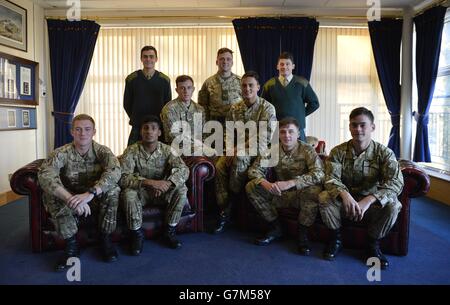 Soldaten der Royal Scots Borderers, 1. Bataillon, des Royal Regiment of Scotland, die die ersten britischen Soldaten waren, die im Kampf gegen Ebola nach Sierra Leone entsandt wurden, und sind nun zu ihrem Regiment und ihren Familien in die Palace Barracks in Holywood zurückgekehrt. Stockfoto