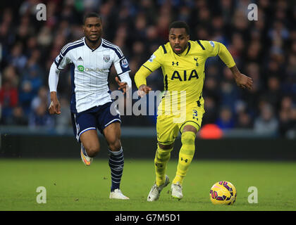 Fußball - Barclays Premier League - West Bromwich Albion gegen Tottenham Hotspur - The Hawthornes. Danny Rose von Tottenham Hotspur läuft von West Bromwich Albions Brown Ideye (links) Stockfoto